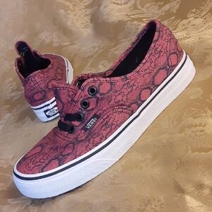 VANS Classic Red/Black Snake Pattern Women's 7.0 Men's 5.5